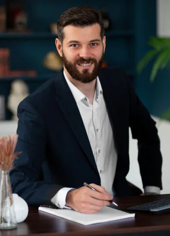 Our Financial Experts The Team  Member Solution. - 黑白体育